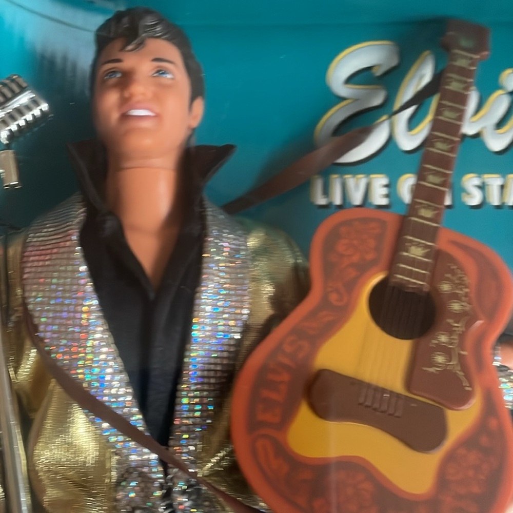 New in box Elvis and Barbie combined Barbie pair - Picture 6 of 9